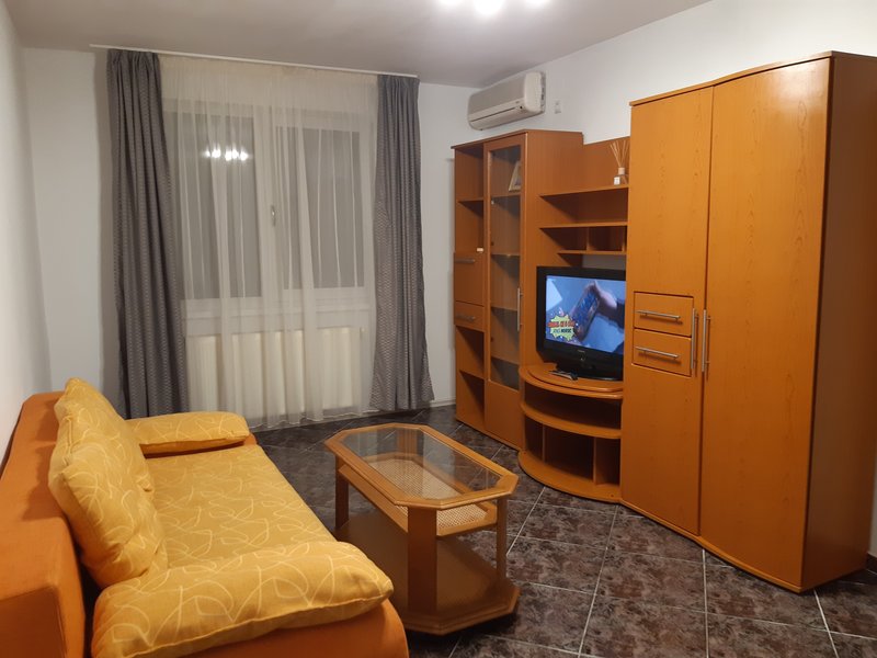 Berceni Arena, Aparatorii Patriei, Spiru Haret, 3 min metrou Aparatori