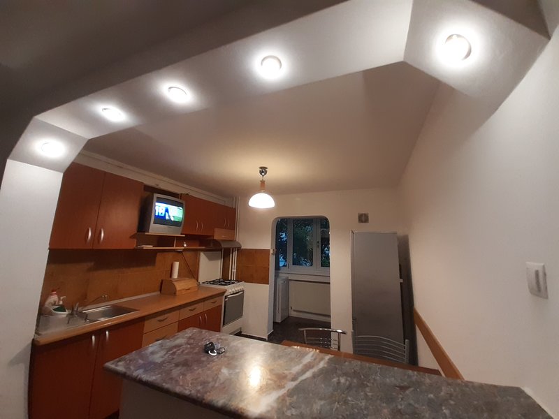 Berceni Arena, Aparatorii Patriei, Spiru Haret, 3 min metrou Aparatori