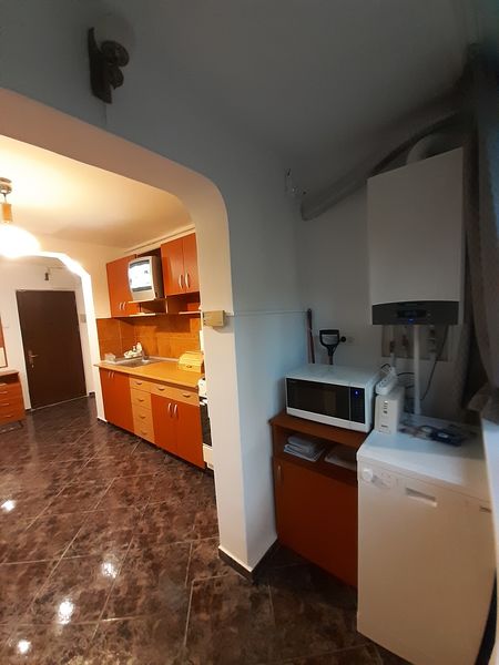 Berceni Arena, Aparatorii Patriei, Spiru Haret, 3 min metrou Aparatori