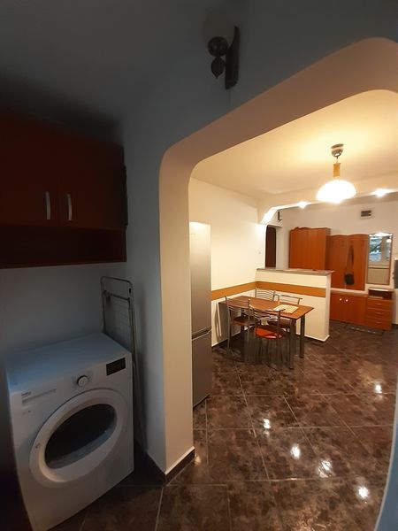 Berceni Arena, Aparatorii Patriei, Spiru Haret, 3 min metrou Aparatori