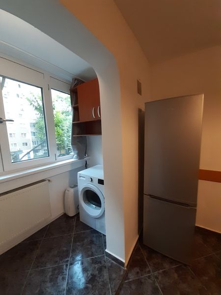 Berceni Arena, Aparatorii Patriei, Spiru Haret, 3 min metrou Aparatori