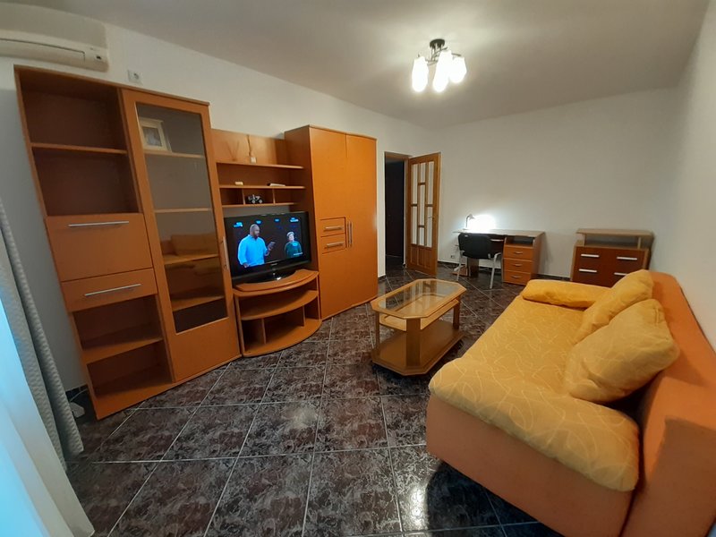 Berceni Arena, Aparatorii Patriei, Spiru Haret, 3 min metrou Aparatori