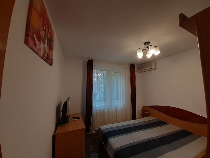 Berceni Arena, Aparatorii Patriei, Spiru Haret, 3 min metrou Aparatori